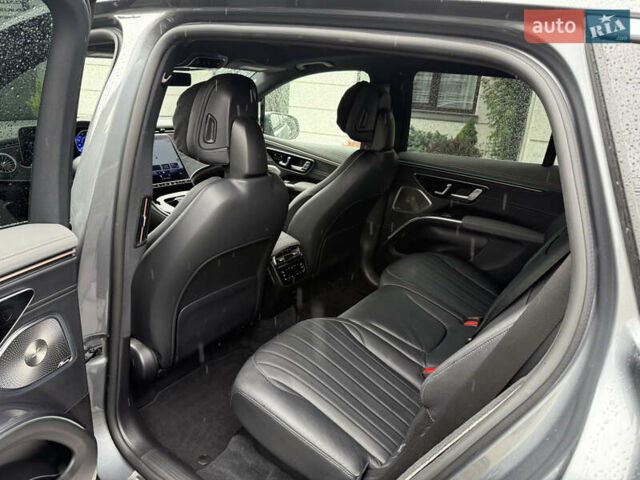 Серый Мерседес EQS SUV, объемом двигателя 0 л и пробегом 26 тыс. км за 61900 $, фото 15 на Automoto.ua