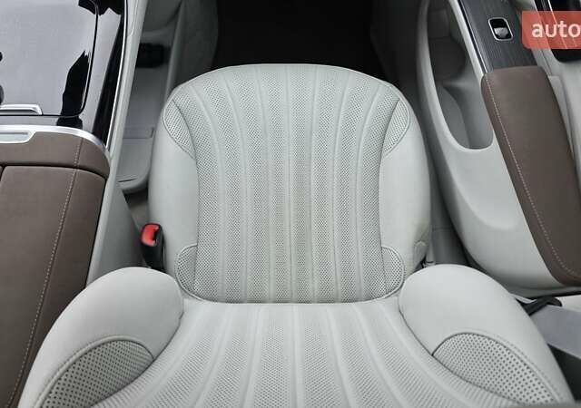 Серый Мерседес EQS SUV, объемом двигателя 0 л и пробегом 42 тыс. км за 59999 $, фото 57 на Automoto.ua