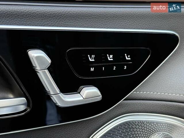 Сірий Мерседес EQS SUV, об'ємом двигуна 0 л та пробігом 27 тис. км за 58900 $, фото 42 на Automoto.ua