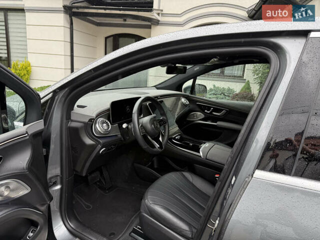 Серый Мерседес EQS SUV, объемом двигателя 0 л и пробегом 26 тыс. км за 61900 $, фото 13 на Automoto.ua