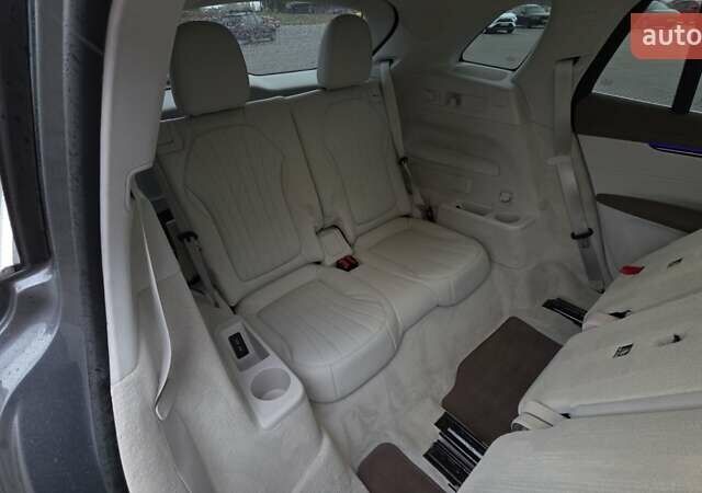 Серый Мерседес EQS SUV, объемом двигателя 0 л и пробегом 42 тыс. км за 59999 $, фото 62 на Automoto.ua