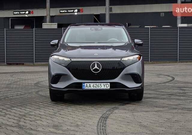Серый Мерседес EQS SUV, объемом двигателя 0 л и пробегом 42 тыс. км за 59999 $, фото 1 на Automoto.ua