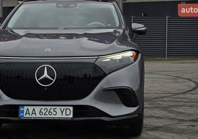 Серый Мерседес EQS SUV, объемом двигателя 0 л и пробегом 42 тыс. км за 59999 $, фото 4 на Automoto.ua