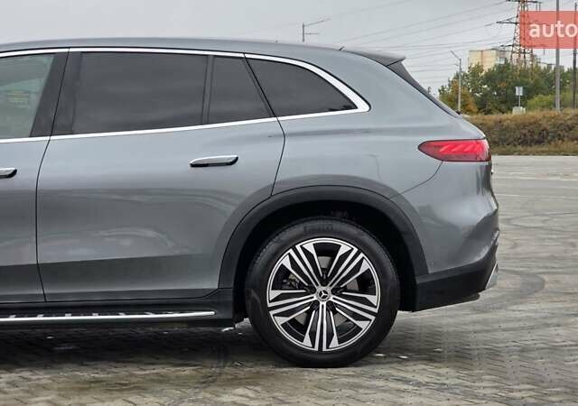 Серый Мерседес EQS SUV, объемом двигателя 0 л и пробегом 42 тыс. км за 59999 $, фото 8 на Automoto.ua