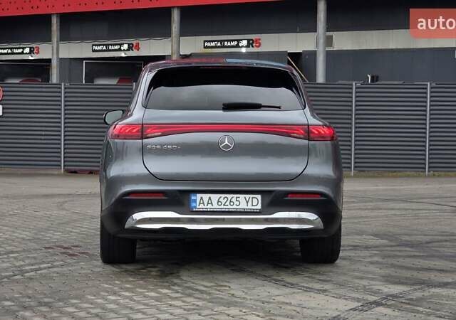 Серый Мерседес EQS SUV, объемом двигателя 0 л и пробегом 42 тыс. км за 59999 $, фото 10 на Automoto.ua