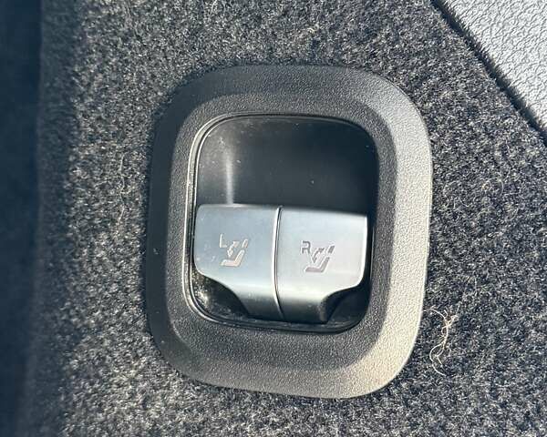 Сірий Мерседес EQS SUV, об'ємом двигуна 0 л та пробігом 27 тис. км за 58900 $, фото 55 на Automoto.ua