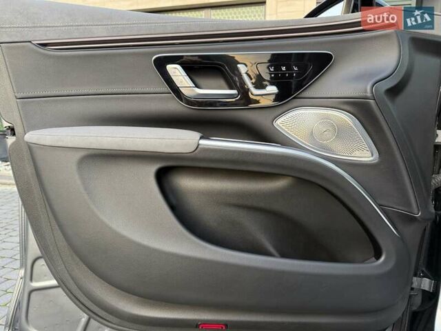 Сірий Мерседес EQS SUV, об'ємом двигуна 0 л та пробігом 27 тис. км за 58900 $, фото 25 на Automoto.ua