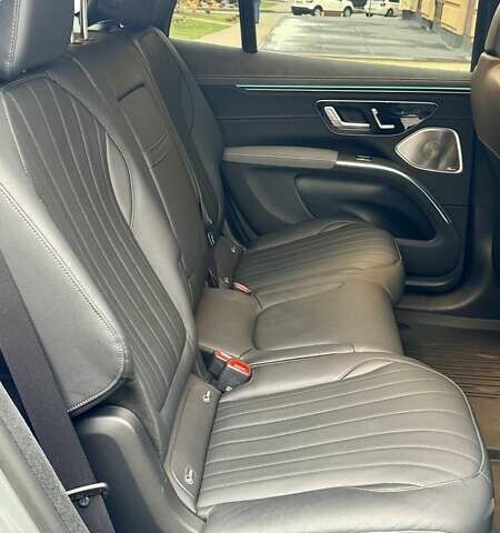 Серый Мерседес EQS SUV, объемом двигателя 0 л и пробегом 27 тыс. км за 78000 $, фото 3 на Automoto.ua