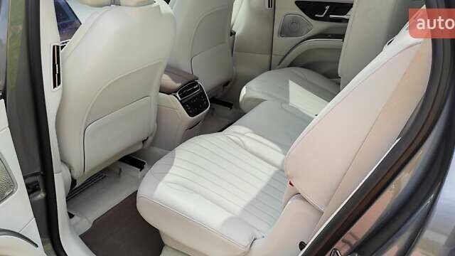Серый Мерседес EQS SUV, объемом двигателя 0 л и пробегом 19 тыс. км за 59000 $, фото 29 на Automoto.ua