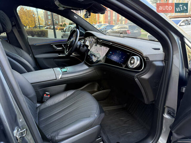 Серый Мерседес EQS SUV, объемом двигателя 0 л и пробегом 16 тыс. км за 85500 $, фото 24 на Automoto.ua