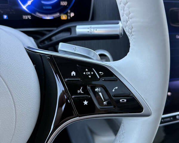 Серый Мерседес EQS SUV, объемом двигателя 0 л и пробегом 31 тыс. км за 57999 $, фото 33 на Automoto.ua