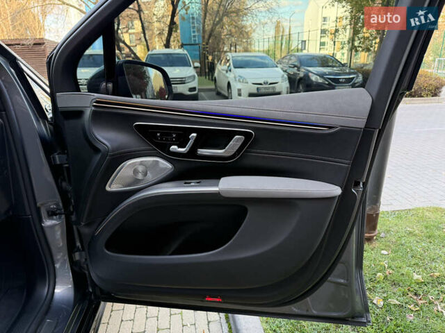 Серый Мерседес EQS SUV, объемом двигателя 0 л и пробегом 16 тыс. км за 85500 $, фото 25 на Automoto.ua