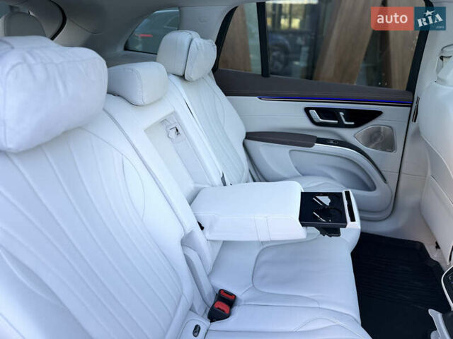 Серый Мерседес EQS SUV, объемом двигателя 0 л и пробегом 31 тыс. км за 57999 $, фото 48 на Automoto.ua