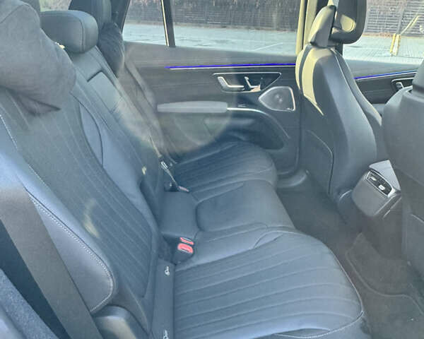 Серый Мерседес EQS SUV, объемом двигателя 0 л и пробегом 31 тыс. км за 72000 $, фото 31 на Automoto.ua