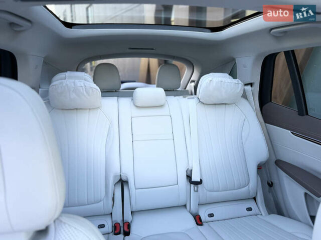 Серый Мерседес EQS SUV, объемом двигателя 0 л и пробегом 31 тыс. км за 57999 $, фото 53 на Automoto.ua