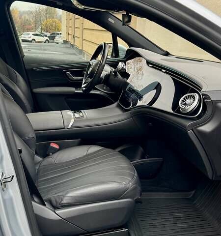 Серый Мерседес EQS SUV, объемом двигателя 0 л и пробегом 27 тыс. км за 78000 $, фото 4 на Automoto.ua