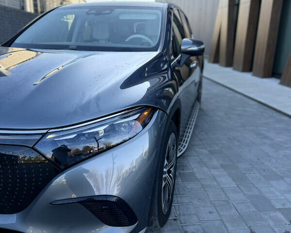 Серый Мерседес EQS SUV, объемом двигателя 0 л и пробегом 31 тыс. км за 57999 $, фото 2 на Automoto.ua