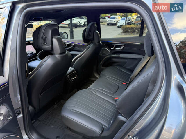 Серый Мерседес EQS SUV, объемом двигателя 0 л и пробегом 16 тыс. км за 85500 $, фото 16 на Automoto.ua