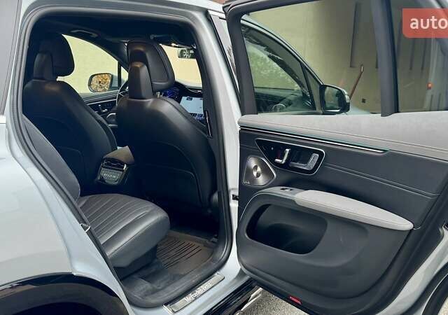 Серый Мерседес EQS SUV, объемом двигателя 0 л и пробегом 27 тыс. км за 78000 $, фото 2 на Automoto.ua