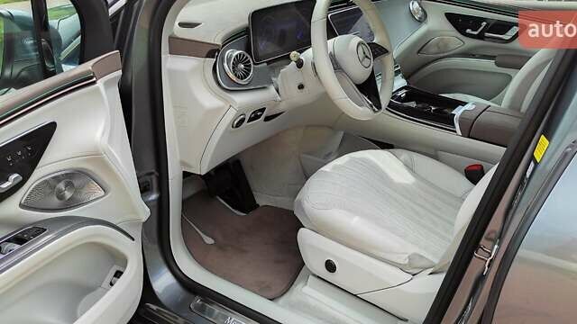 Серый Мерседес EQS SUV, объемом двигателя 0 л и пробегом 19 тыс. км за 59000 $, фото 27 на Automoto.ua