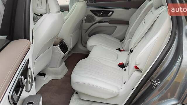 Серый Мерседес EQS SUV, объемом двигателя 0 л и пробегом 19 тыс. км за 59000 $, фото 12 на Automoto.ua