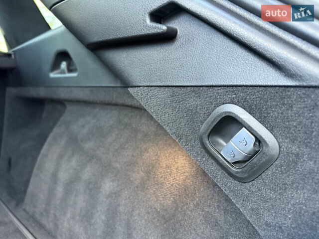 Серый Мерседес EQS SUV, объемом двигателя 0 л и пробегом 16 тыс. км за 85500 $, фото 20 на Automoto.ua