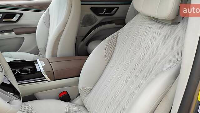 Серый Мерседес EQS SUV, объемом двигателя 0 л и пробегом 19 тыс. км за 59000 $, фото 18 на Automoto.ua
