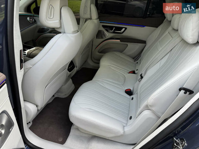 Синий Мерседес EQS SUV, объемом двигателя 0 л и пробегом 24 тыс. км за 68000 $, фото 78 на Automoto.ua