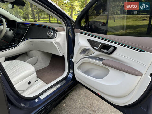 Синий Мерседес EQS SUV, объемом двигателя 0 л и пробегом 24 тыс. км за 68000 $, фото 68 на Automoto.ua