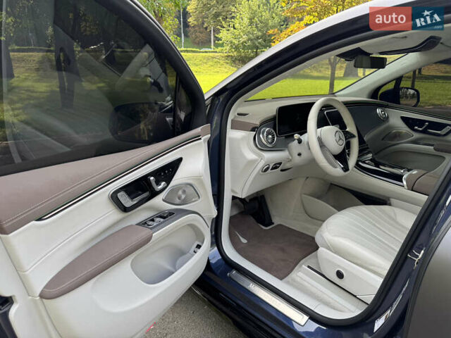 Синий Мерседес EQS SUV, объемом двигателя 0 л и пробегом 24 тыс. км за 68000 $, фото 32 на Automoto.ua