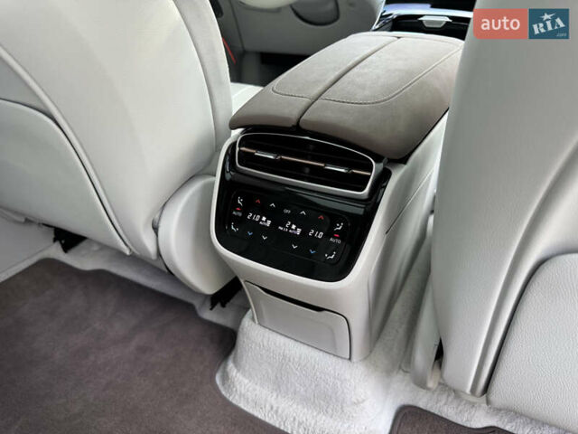 Синий Мерседес EQS SUV, объемом двигателя 0 л и пробегом 24 тыс. км за 68000 $, фото 74 на Automoto.ua