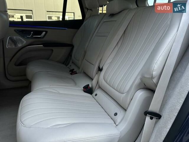 Синий Мерседес EQS SUV, объемом двигателя 0 л и пробегом 16 тыс. км за 102999 $, фото 47 на Automoto.ua