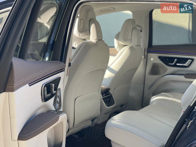 Синий Мерседес EQS SUV, объемом двигателя 0 л и пробегом 31 тыс. км за 67000 $, фото 24 на Automoto.ua