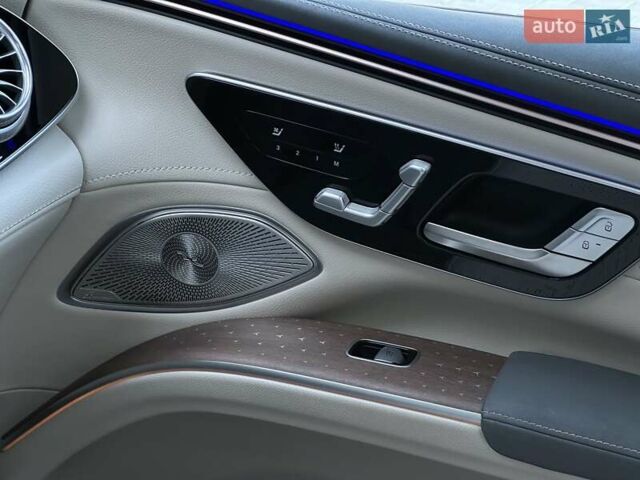 Синий Мерседес EQS SUV, объемом двигателя 0 л и пробегом 16 тыс. км за 102999 $, фото 32 на Automoto.ua