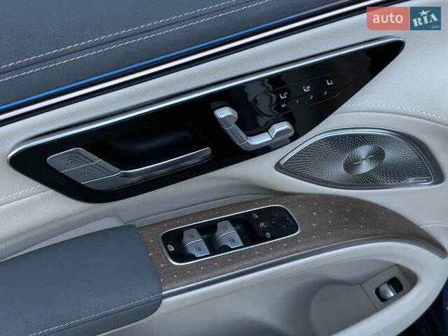 Синий Мерседес EQS SUV, объемом двигателя 0 л и пробегом 16 тыс. км за 102999 $, фото 24 на Automoto.ua