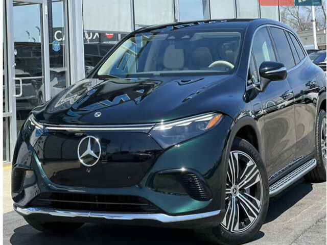 Зеленый Мерседес EQS SUV, объемом двигателя 0 л и пробегом 39 тыс. км за 55600 $, фото 9 на Automoto.ua