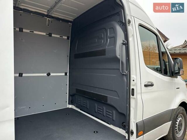 Белый Мерседес eSprinter, объемом двигателя 0 л и пробегом 32 тыс. км за 19300 $, фото 55 на Automoto.ua