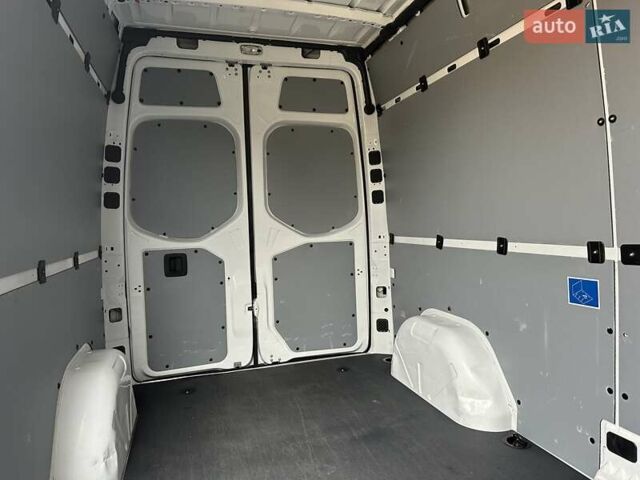 Белый Мерседес eSprinter, объемом двигателя 0 л и пробегом 32 тыс. км за 19300 $, фото 54 на Automoto.ua