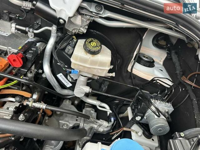 Белый Мерседес eSprinter, объемом двигателя 0 л и пробегом 32 тыс. км за 19300 $, фото 79 на Automoto.ua