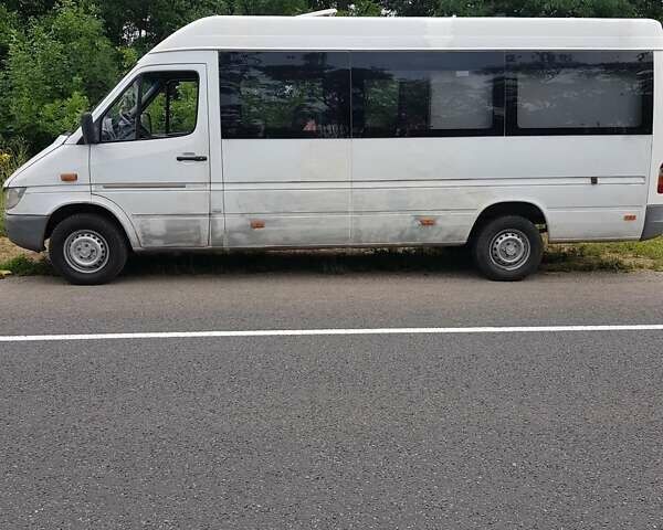 Белый Мерседес eSprinter, объемом двигателя 2.15 л и пробегом 123 тыс. км за 4500 $, фото 1 на Automoto.ua