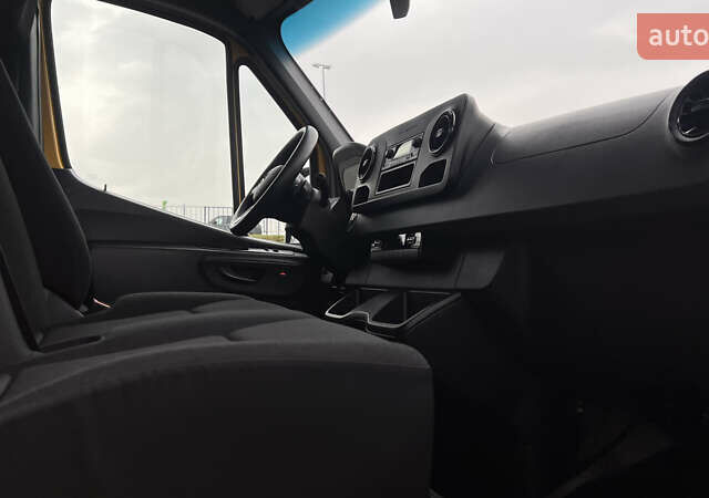 Желтый Мерседес eSprinter, объемом двигателя 0 л и пробегом 27 тыс. км за 20572 $, фото 28 на Automoto.ua