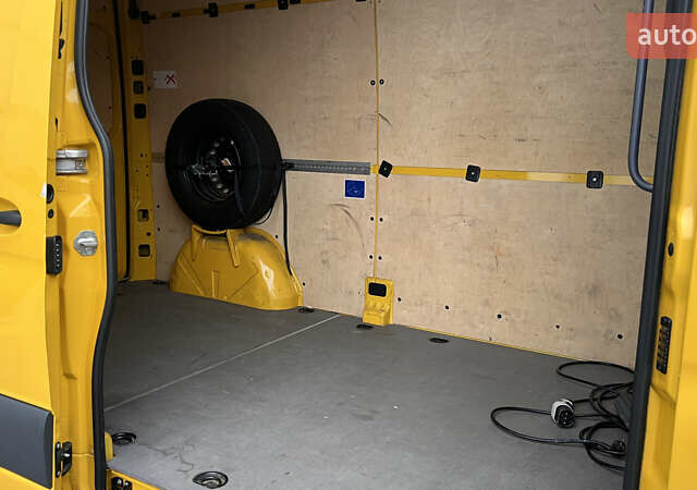 Желтый Мерседес eSprinter, объемом двигателя 0 л и пробегом 27 тыс. км за 20572 $, фото 6 на Automoto.ua