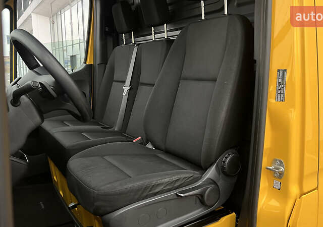 Желтый Мерседес eSprinter, объемом двигателя 0 л и пробегом 27 тыс. км за 20572 $, фото 12 на Automoto.ua