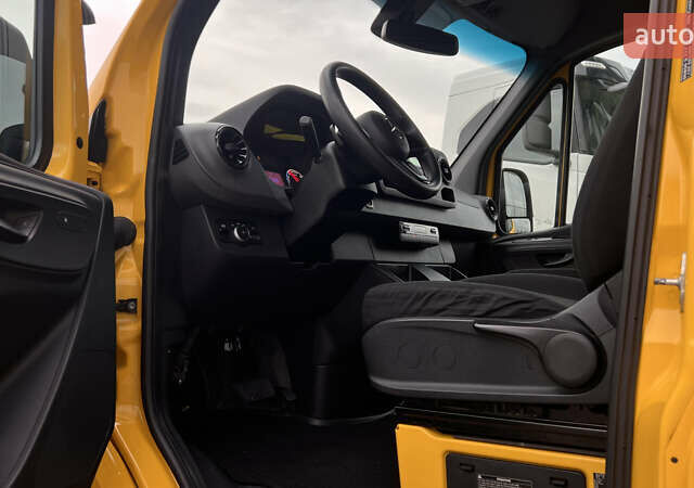 Желтый Мерседес eSprinter, объемом двигателя 0 л и пробегом 27 тыс. км за 20572 $, фото 8 на Automoto.ua