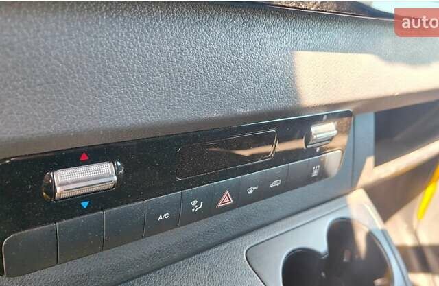 Желтый Мерседес eSprinter, объемом двигателя 0 л и пробегом 14 тыс. км за 15500 $, фото 9 на Automoto.ua