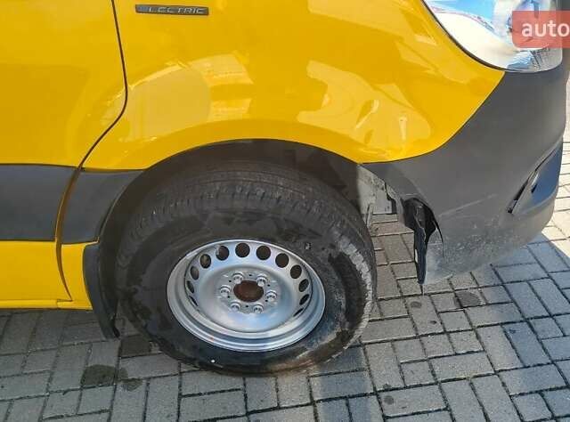 Желтый Мерседес eSprinter, объемом двигателя 0 л и пробегом 14 тыс. км за 15500 $, фото 3 на Automoto.ua