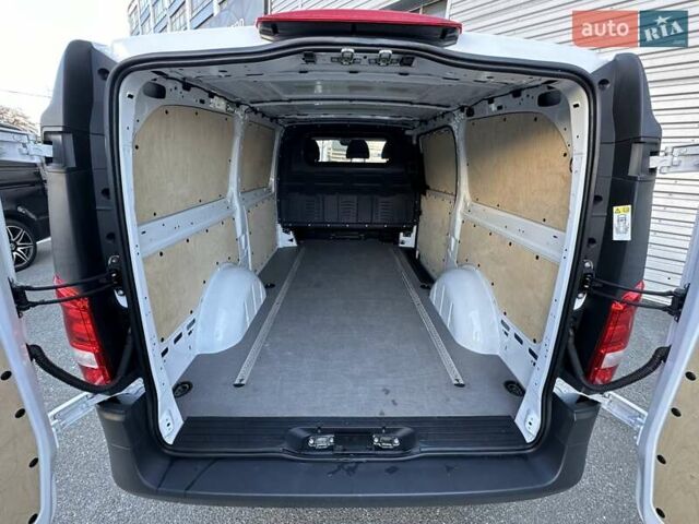 Білий Мерседес eVito, об'ємом двигуна 0 л та пробігом 14 тис. км за 21500 $, фото 11 на Automoto.ua