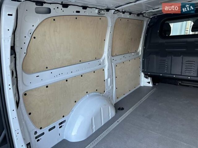 Білий Мерседес eVito, об'ємом двигуна 0 л та пробігом 14 тис. км за 21500 $, фото 14 на Automoto.ua