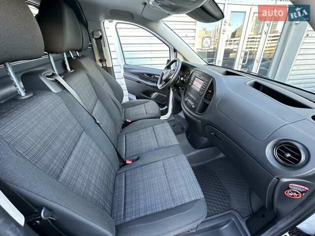 Білий Мерседес eVito, об'ємом двигуна 0 л та пробігом 14 тис. км за 21500 $, фото 16 на Automoto.ua