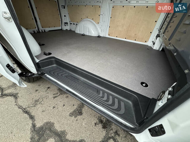 Білий Мерседес eVito, об'ємом двигуна 0 л та пробігом 11 тис. км за 24999 $, фото 33 на Automoto.ua
